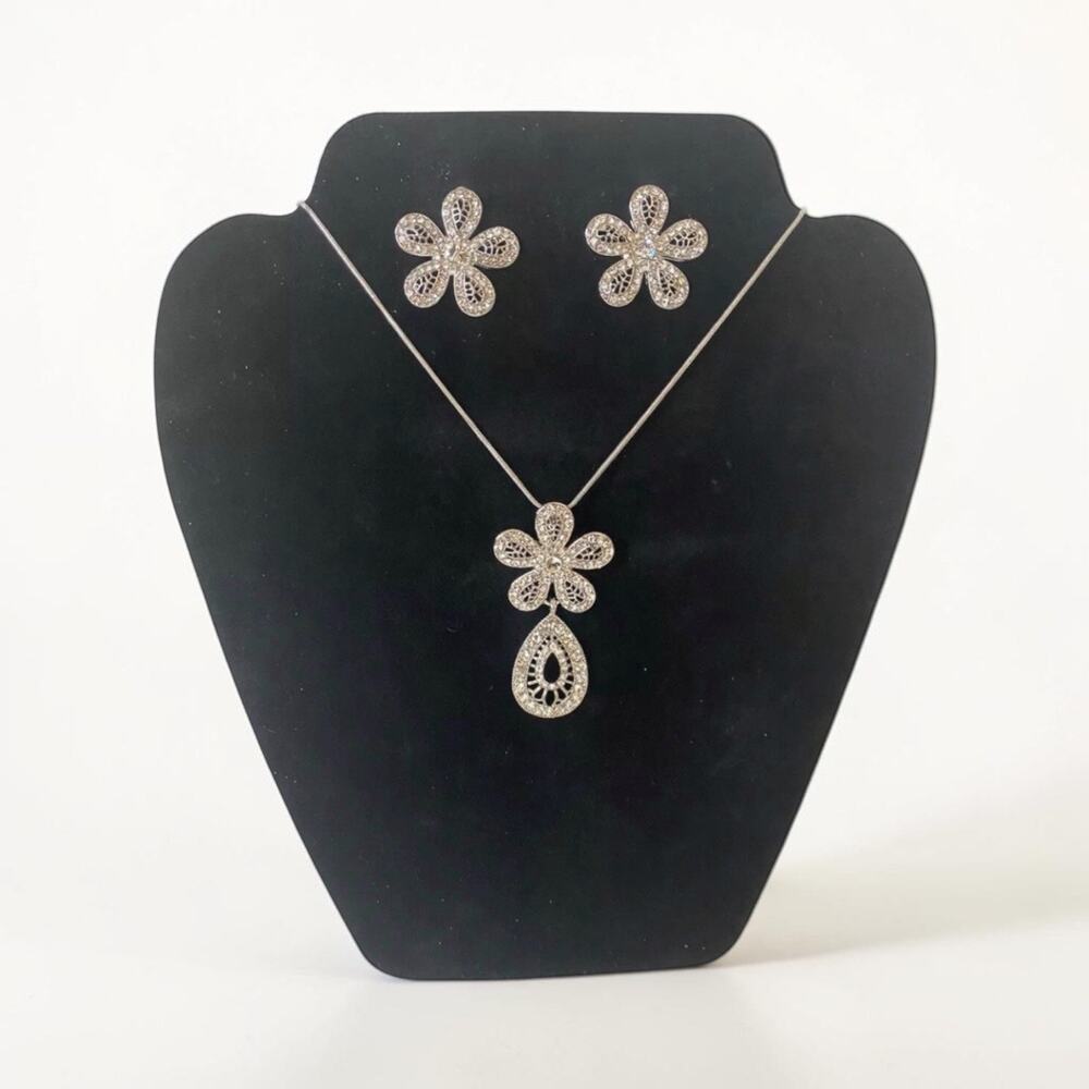 Silver Tone Filigree Flower Necklace & Matching Earrings Jewelry Set